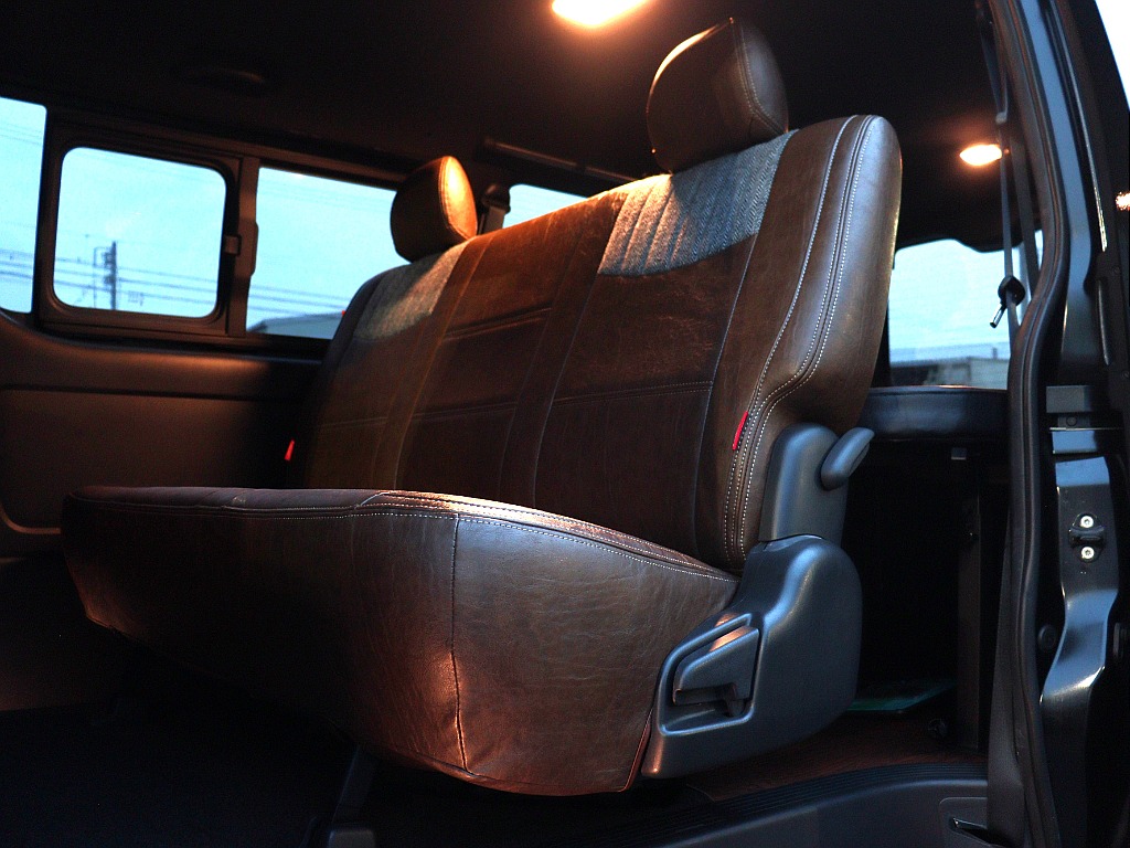 トヨタ ハイエースバン(5枚目)