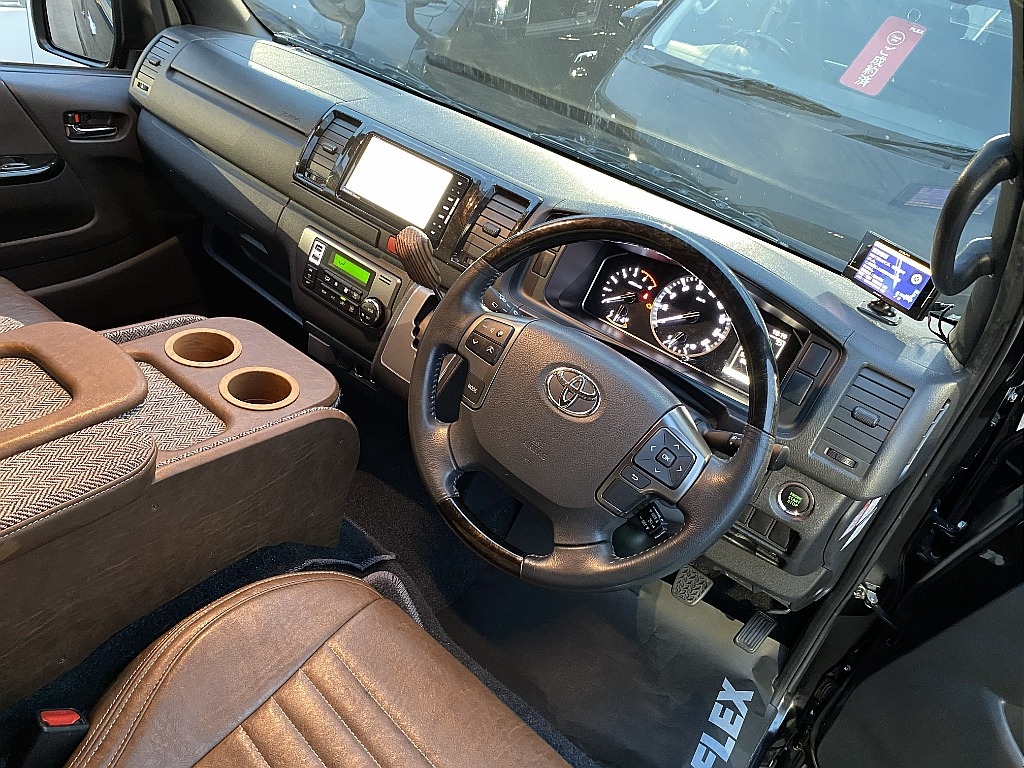 トヨタ ハイエースバン(7枚目)