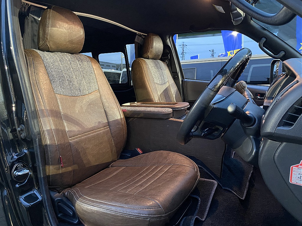 トヨタ ハイエースバン(8枚目)