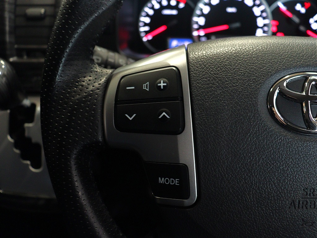 ステアリングリモコン（左）