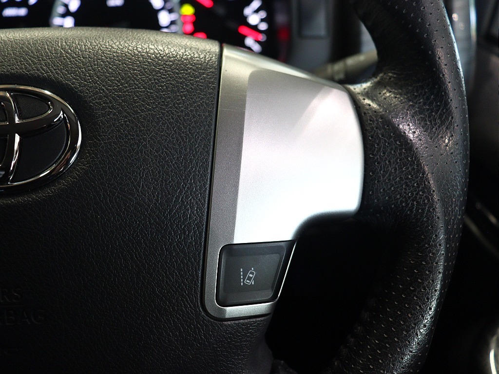 ステアリングリモコン（右）