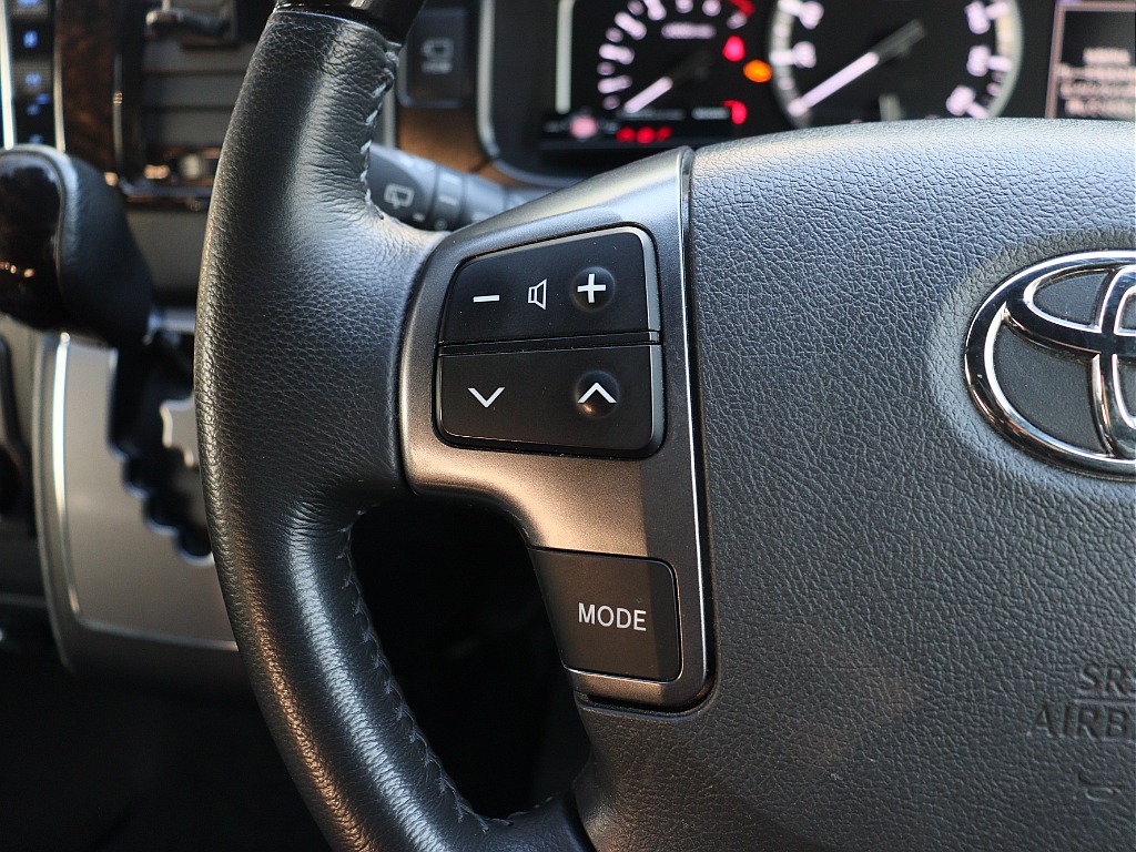 ステアリングリモコン（左）