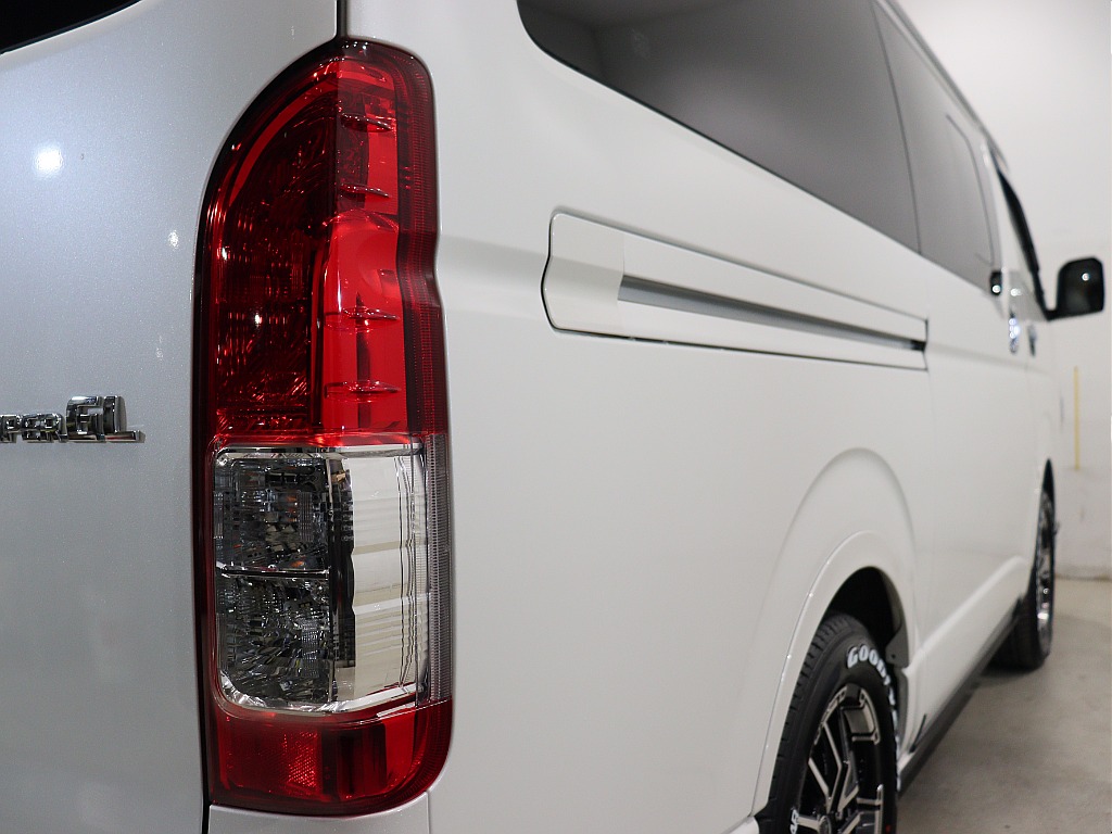 トヨタ ハイエースバン(17枚目)