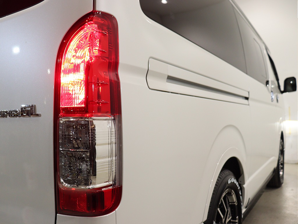 トヨタ ハイエースバン(18枚目)