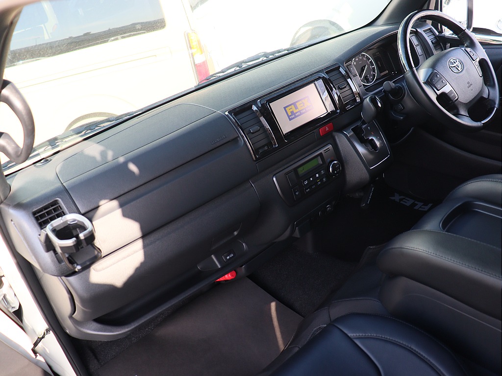 トヨタ ハイエースバン(5枚目)