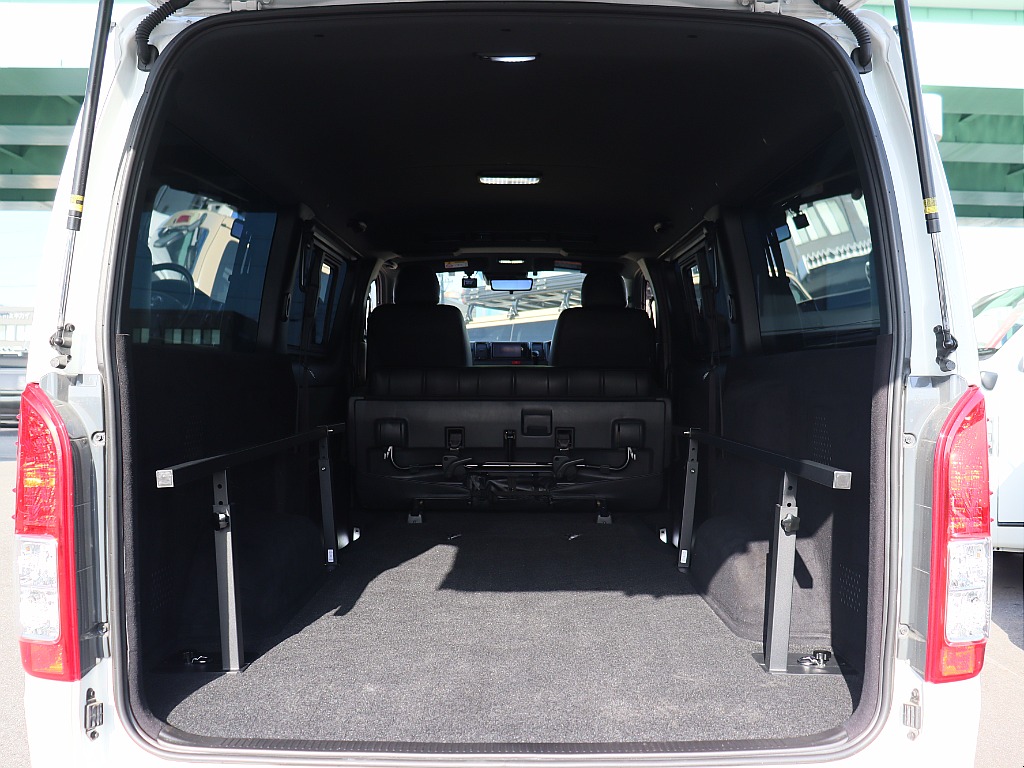 トヨタ ハイエースバン(7枚目)