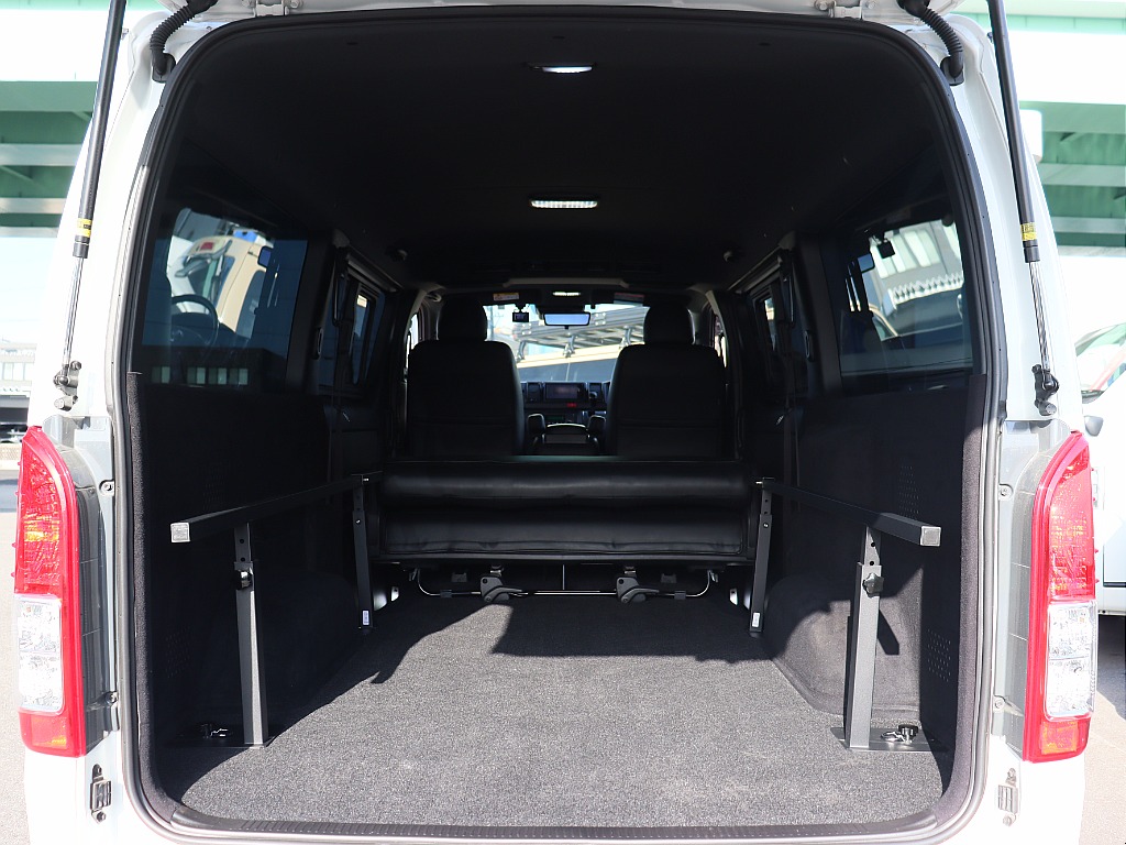 トヨタ ハイエースバン(8枚目)