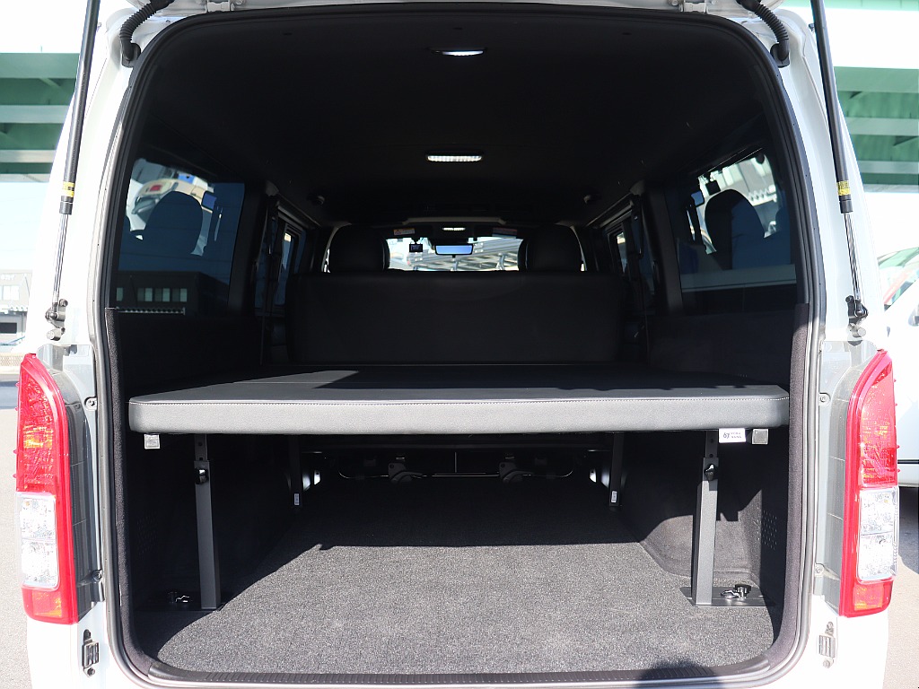 トヨタ ハイエースバン(10枚目)