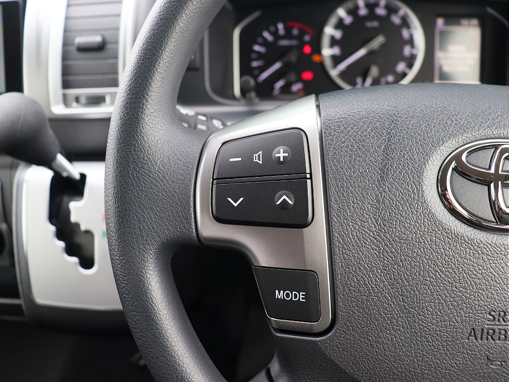 ステリングリモコン（左）