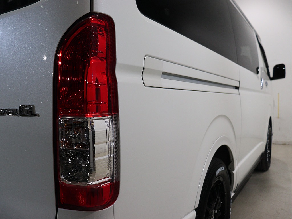 トヨタ ハイエースバン(17枚目)