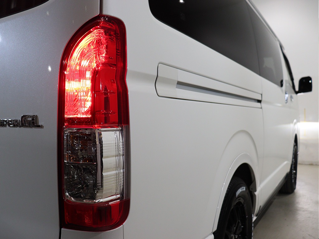 トヨタ ハイエースバン(18枚目)