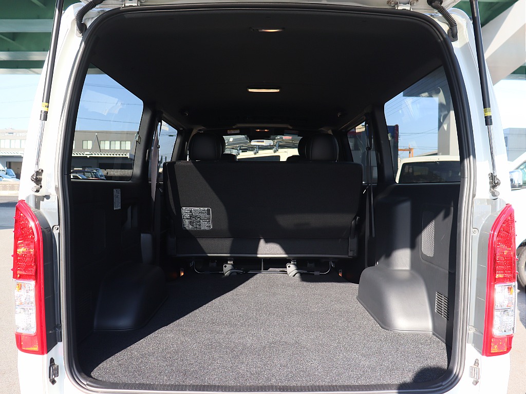 トヨタ ハイエースバン(9枚目)
