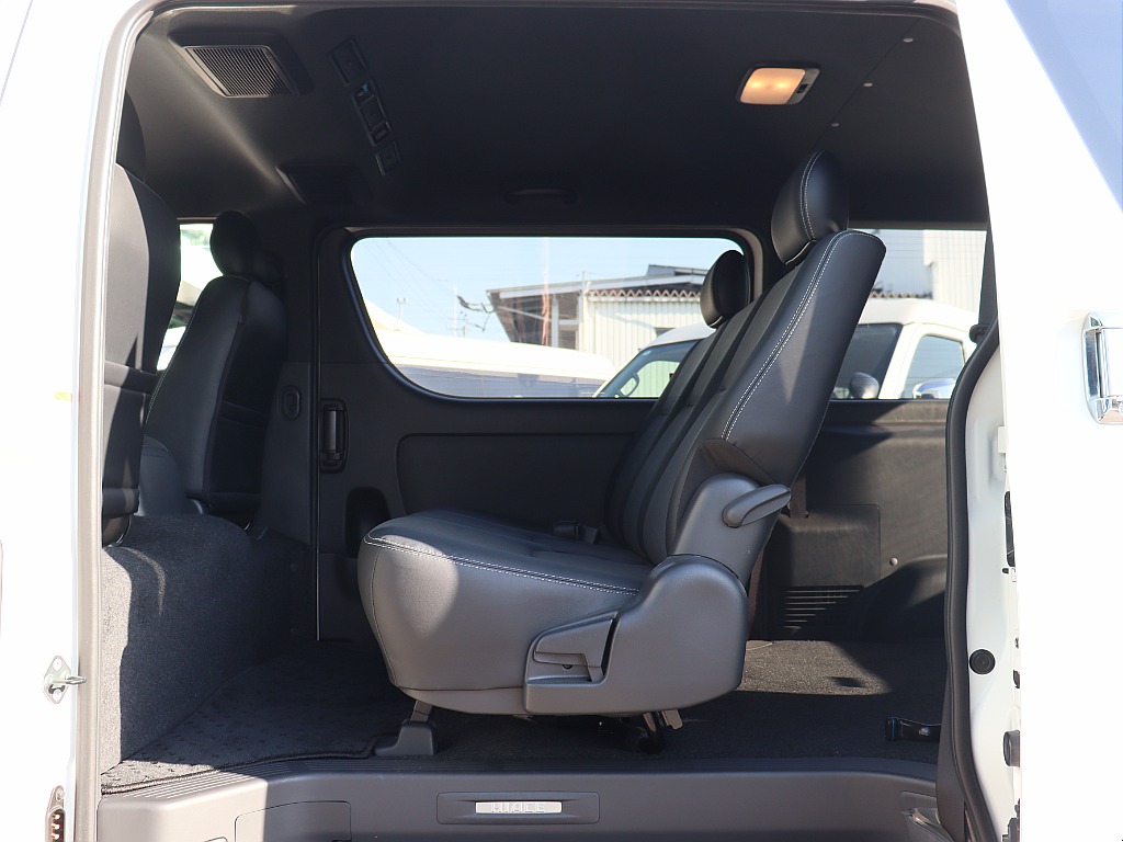 トヨタ ハイエースバン(10枚目)