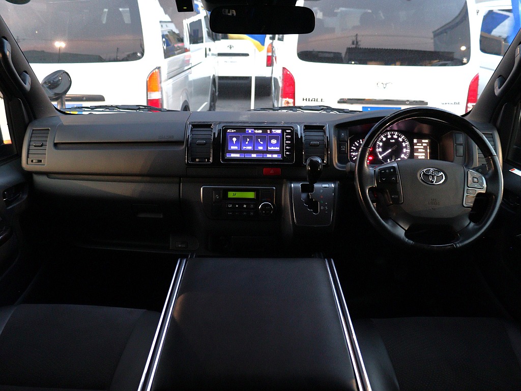 トヨタ ハイエースバン(2枚目)