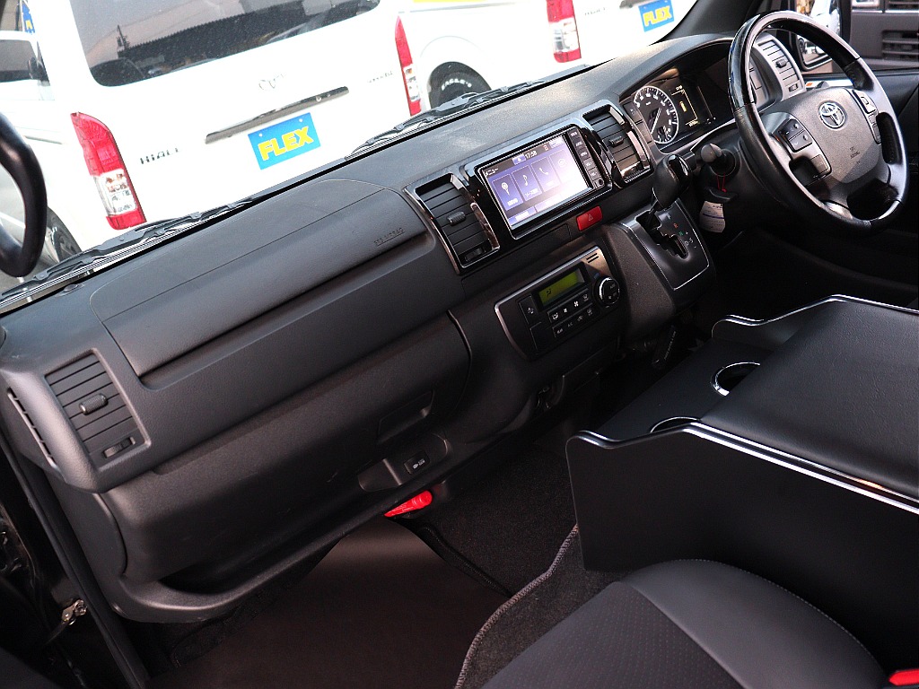 トヨタ ハイエースバン(5枚目)