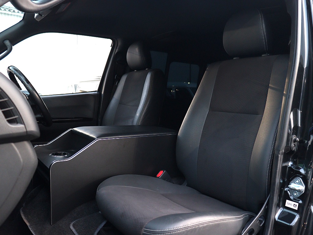 トヨタ ハイエースバン(6枚目)