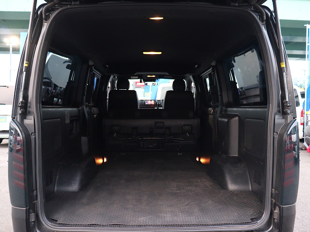トヨタ ハイエースバン(7枚目)