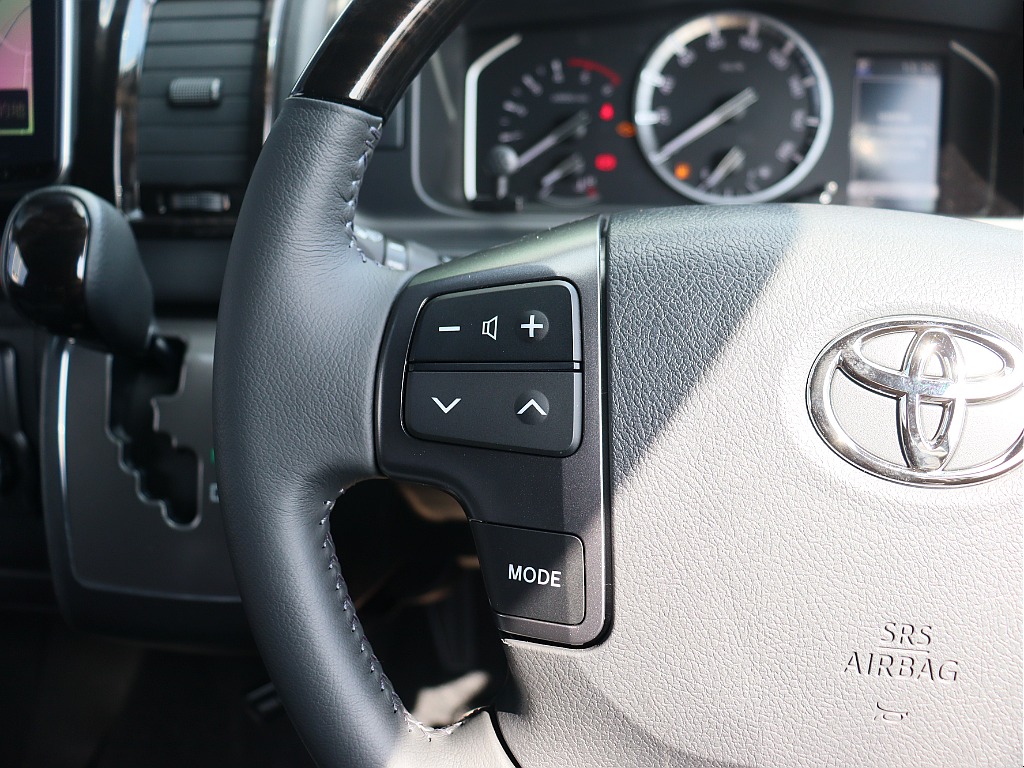 ステアリングリモコン（左）