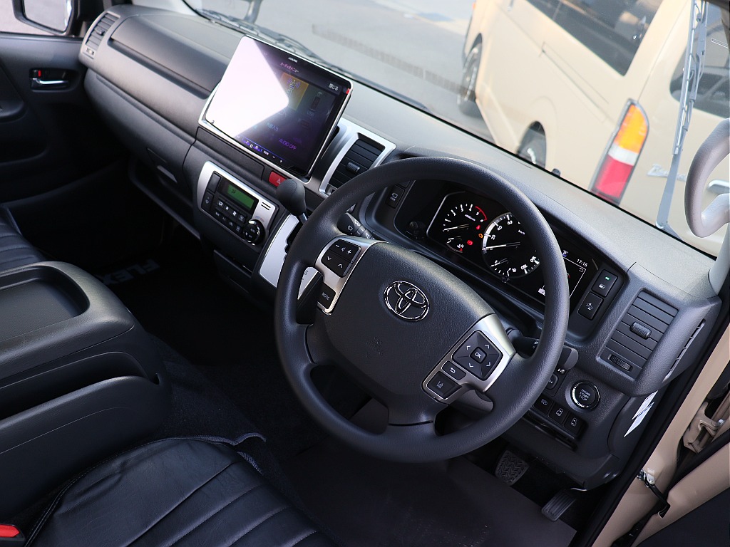 トヨタ ハイエースバン(3枚目)