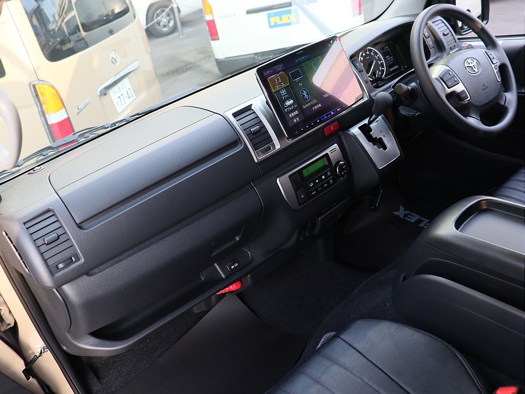 トヨタ ハイエースバン(5枚目)