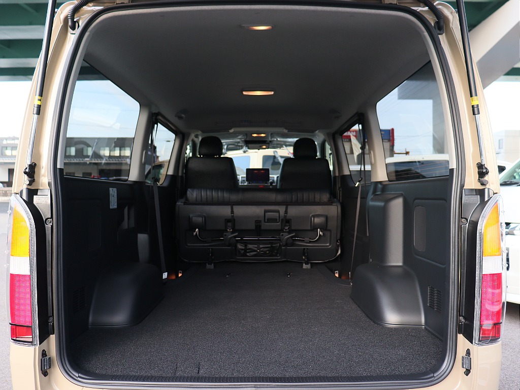 トヨタ ハイエースバン(7枚目)