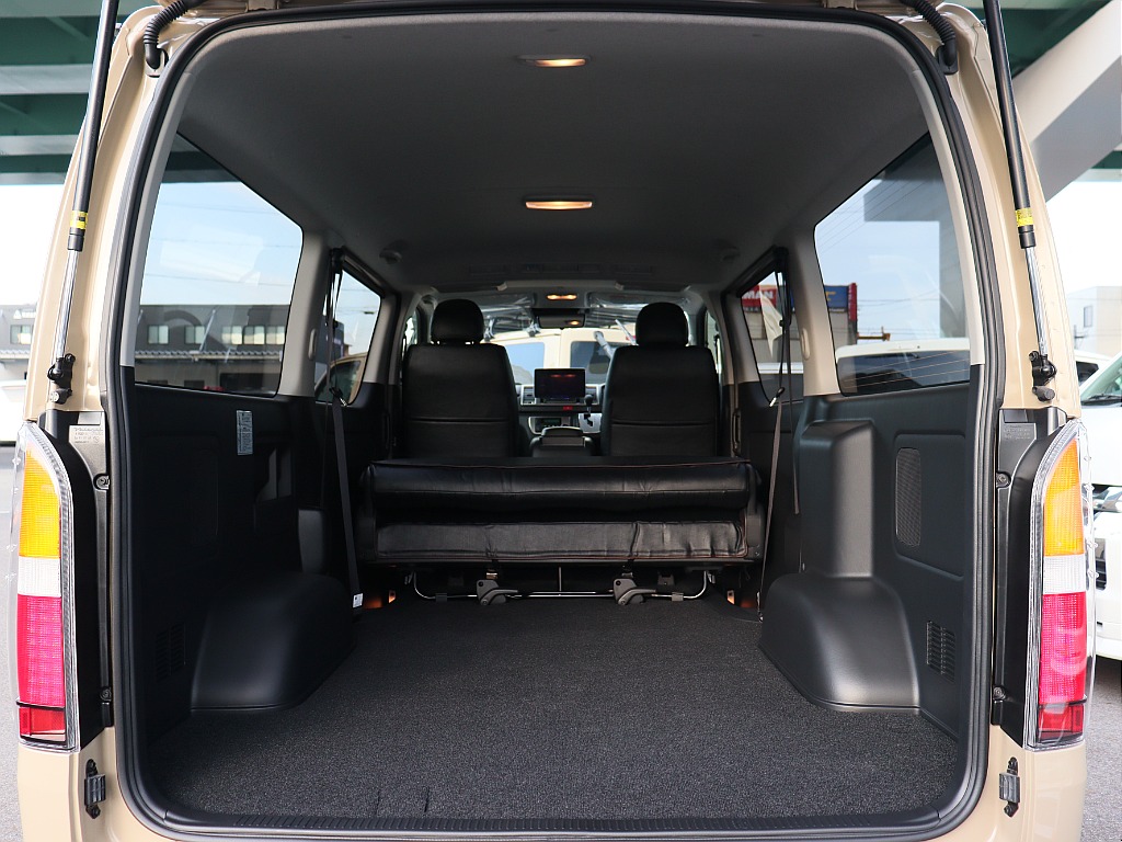 トヨタ ハイエースバン(8枚目)