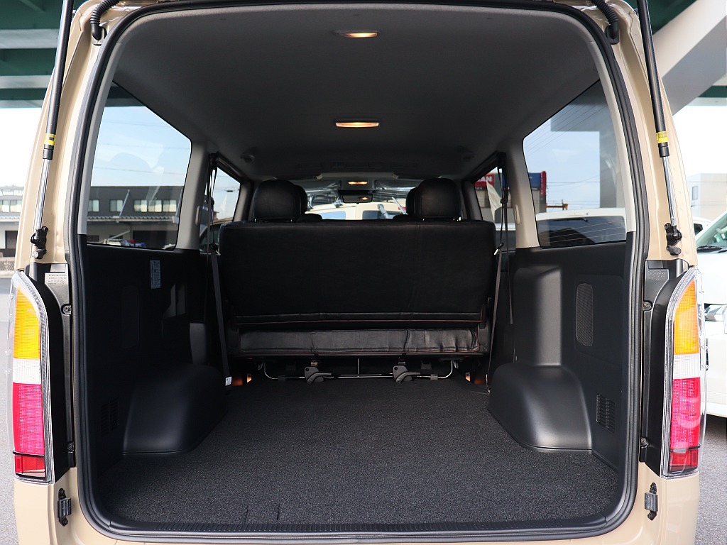 トヨタ ハイエースバン(9枚目)