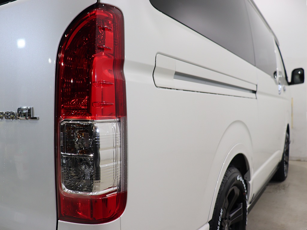 トヨタ ハイエースバン(16枚目)