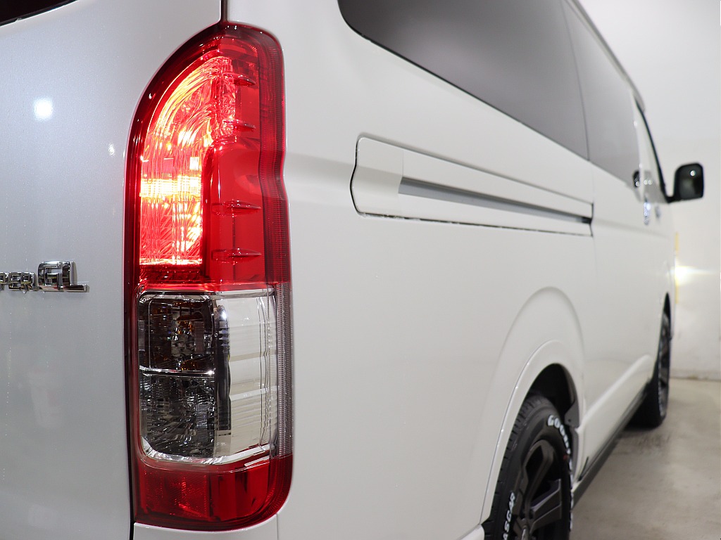 トヨタ ハイエースバン(17枚目)