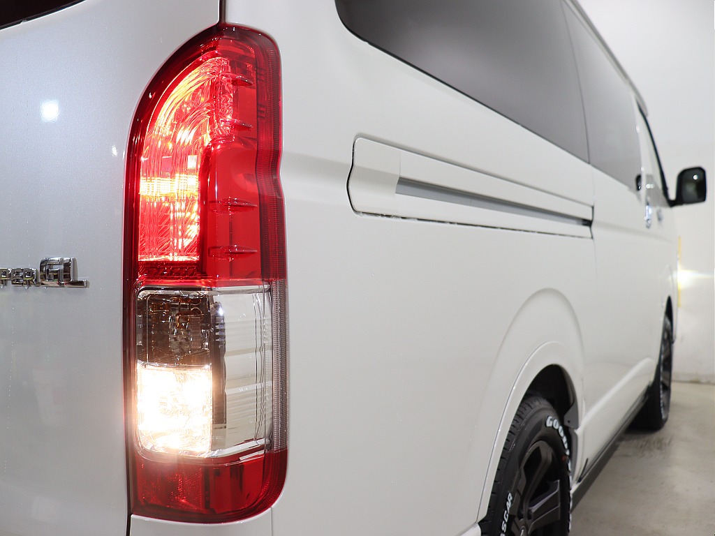 トヨタ ハイエースバン(18枚目)