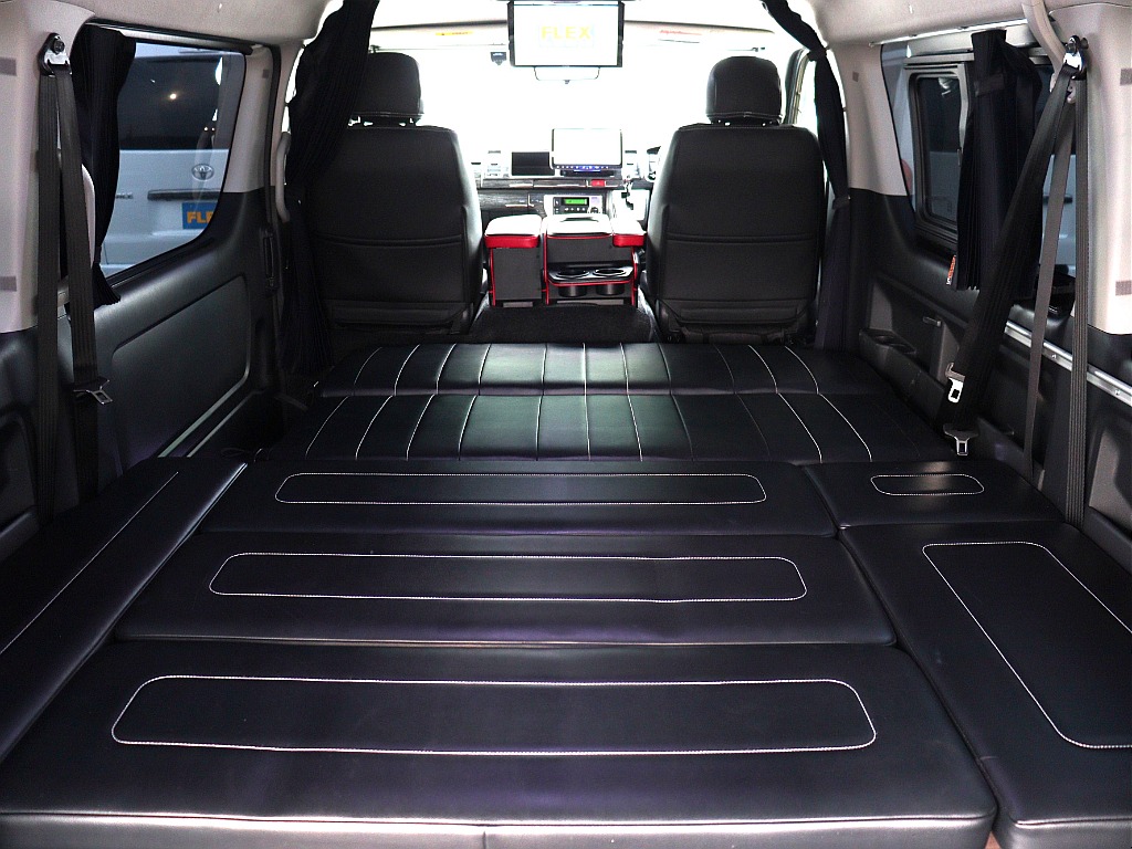 トヨタ ハイエース(3枚目)