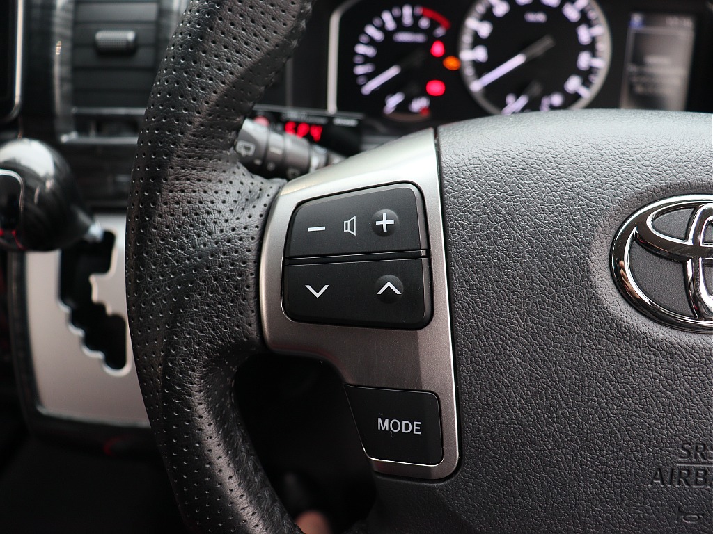 ステアリングリモコン（左）