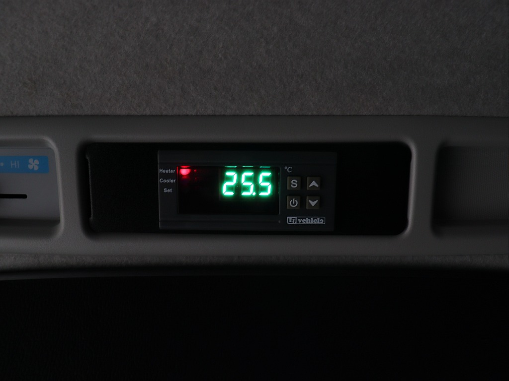 UIビークル リアクーラー＆ヒーターコントローラー