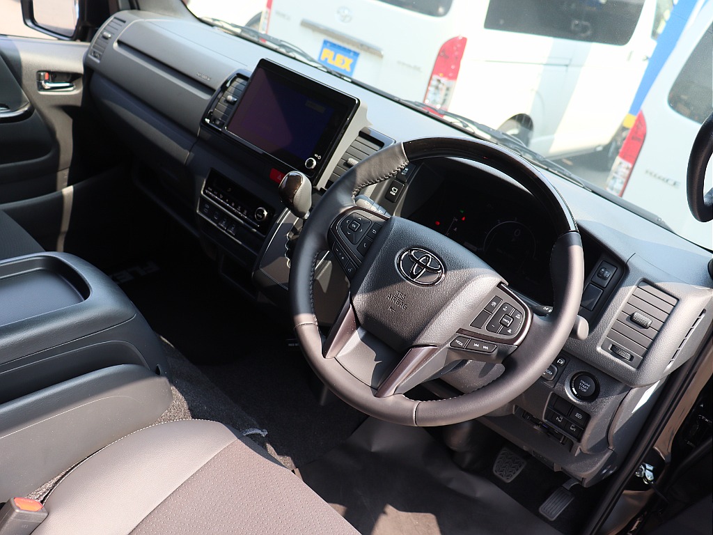 トヨタ ハイエースバン(3枚目)