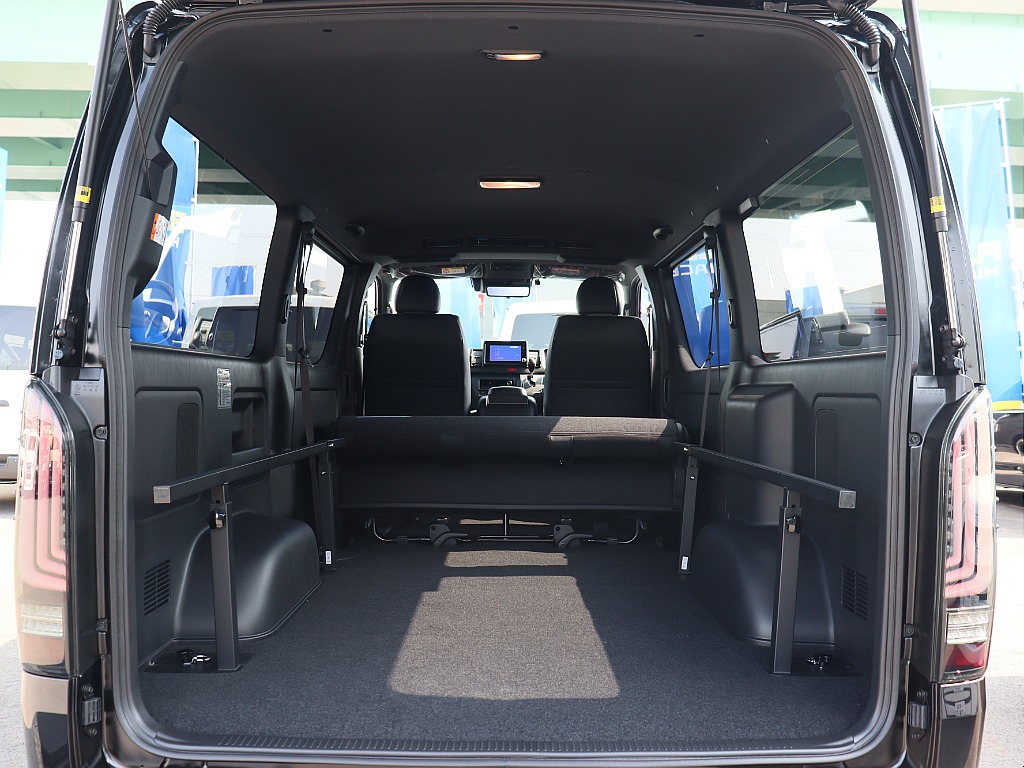 トヨタ ハイエースバン(8枚目)