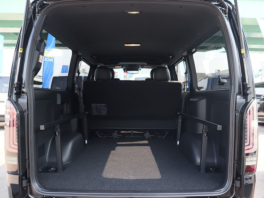 トヨタ ハイエースバン(9枚目)
