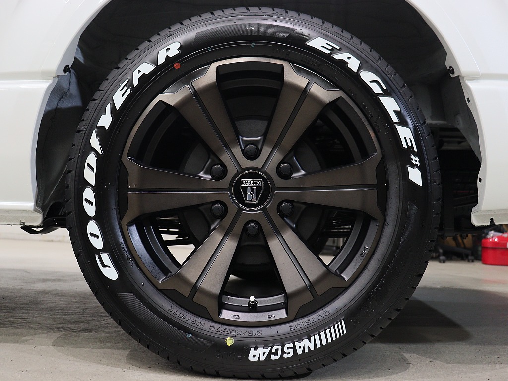 グッドイヤーナスカータイヤ　17インチ/バルベロアーバングランデ　ホイール