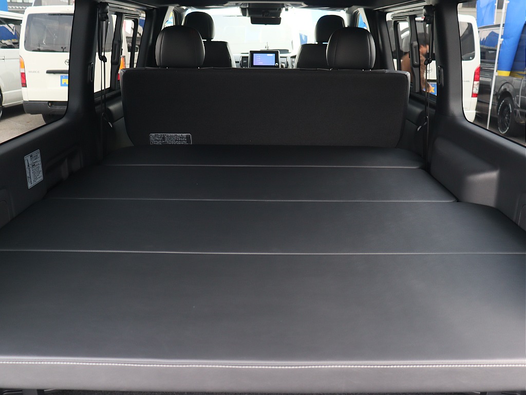 トヨタ ハイエースバン(2枚目)