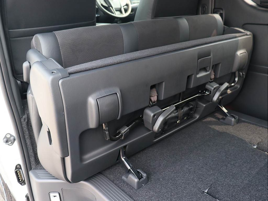 トヨタ ハイエースバン(3枚目)