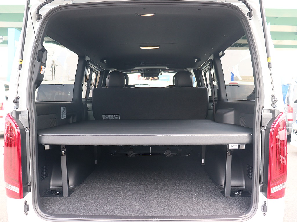 トヨタ ハイエースバン(5枚目)