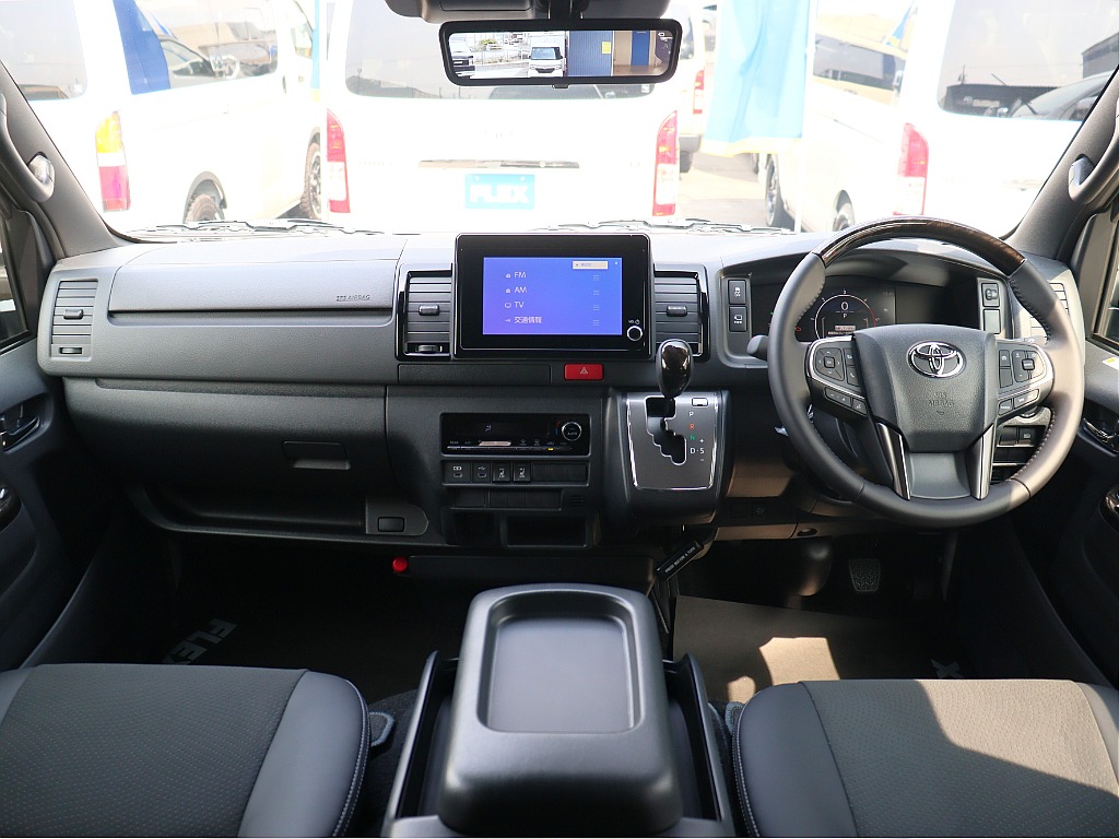 トヨタ ハイエースバン(6枚目)