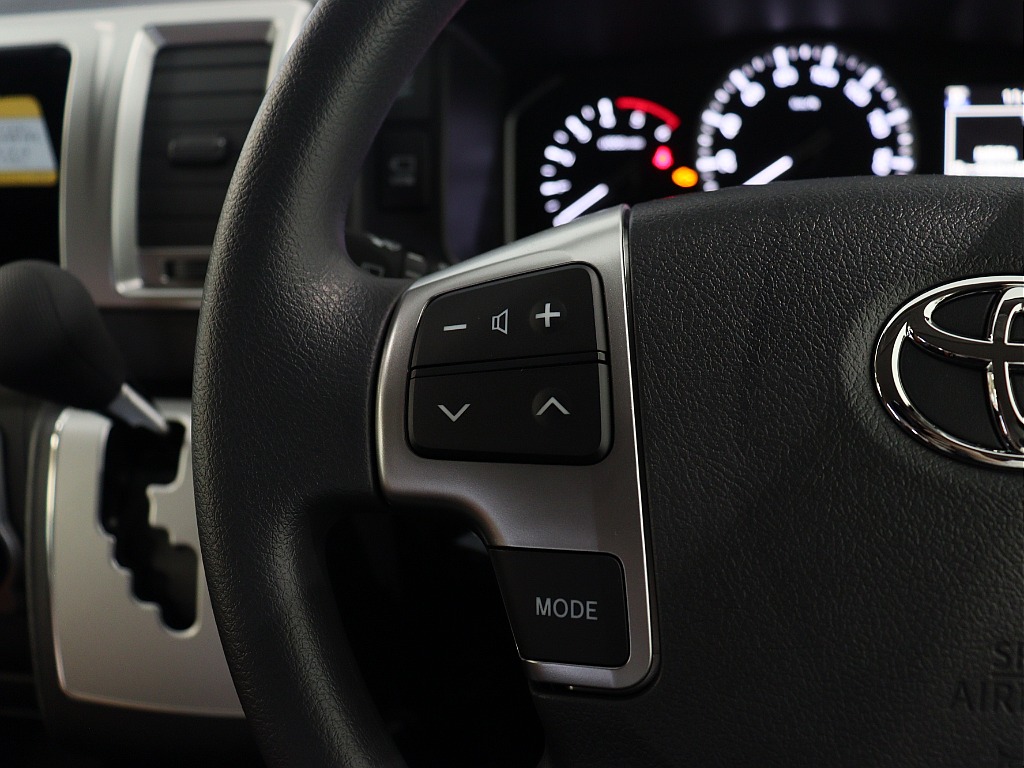 ステアリングリモコン（左）