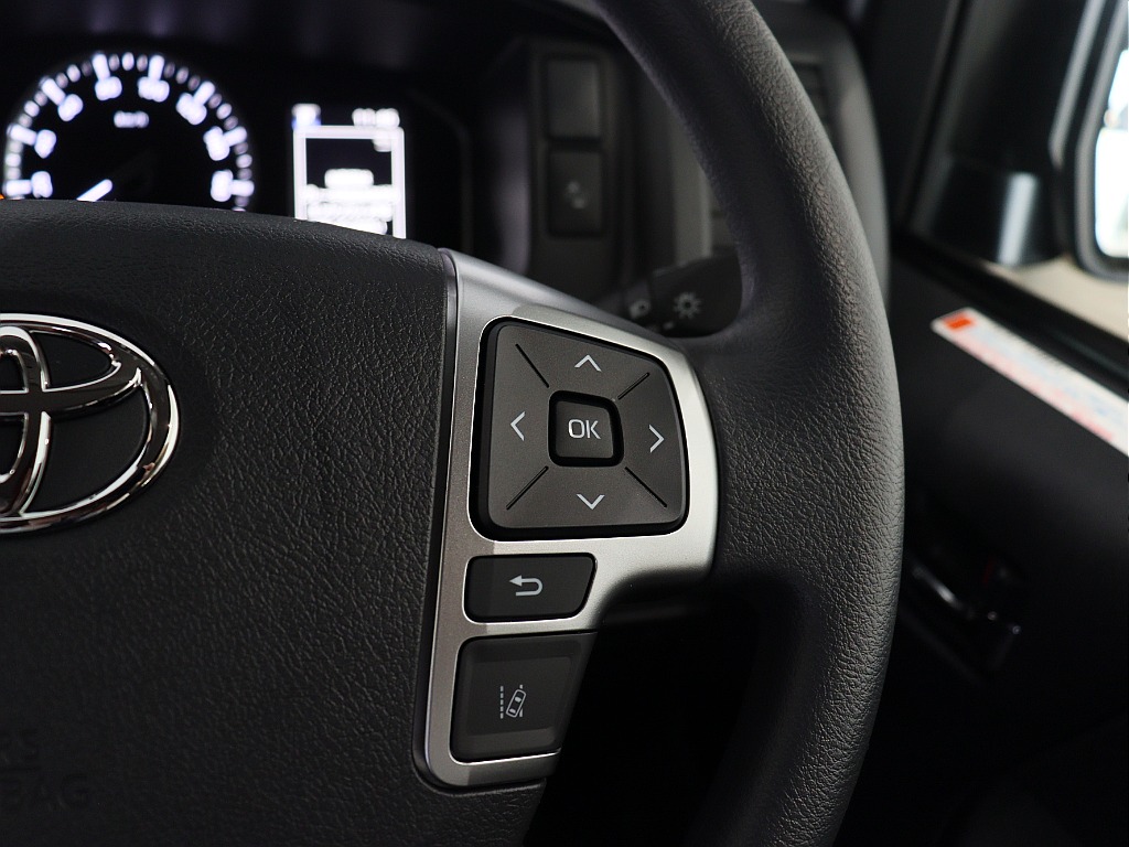 ステアリングリモコン（右）