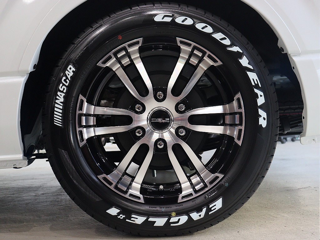 FLEX デルフ02 17インチＡＷ/グッドイヤー ナスカータイヤ