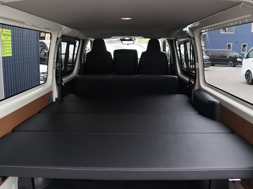 トヨタ ハイエースバン(2枚目)