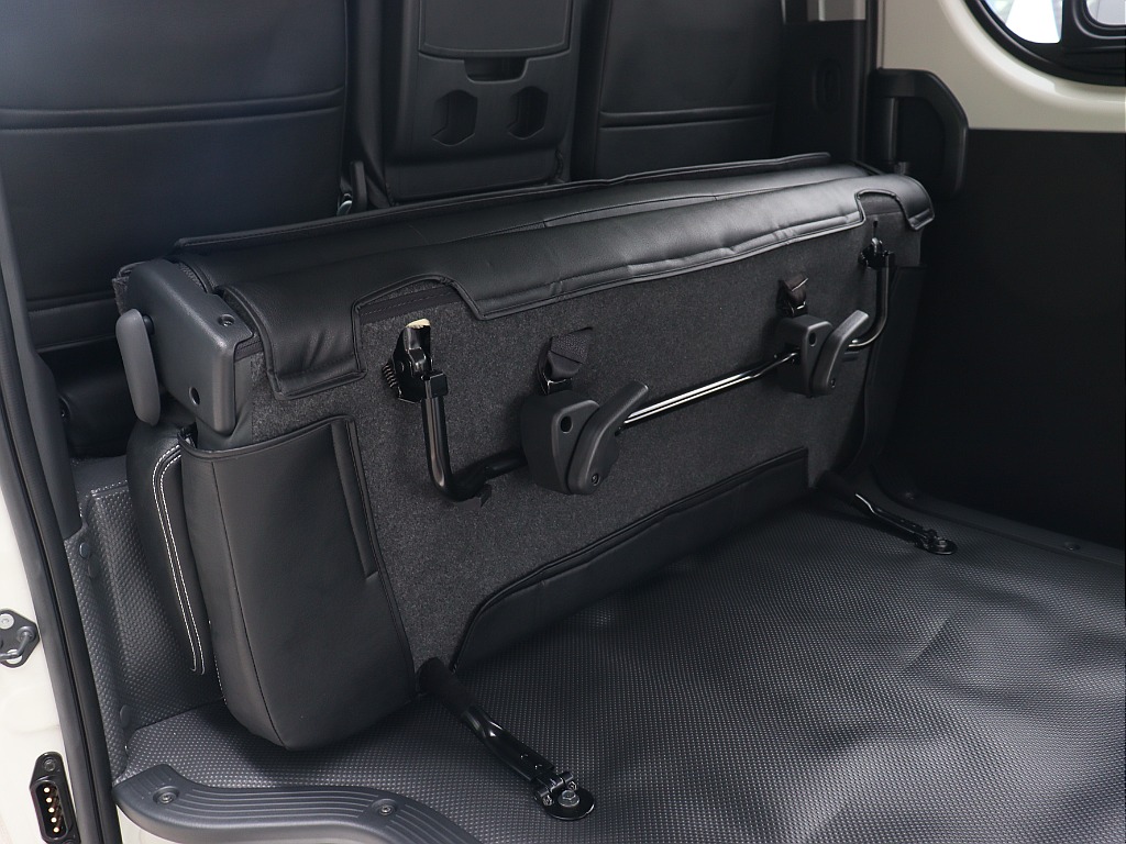 トヨタ ハイエースバン(4枚目)