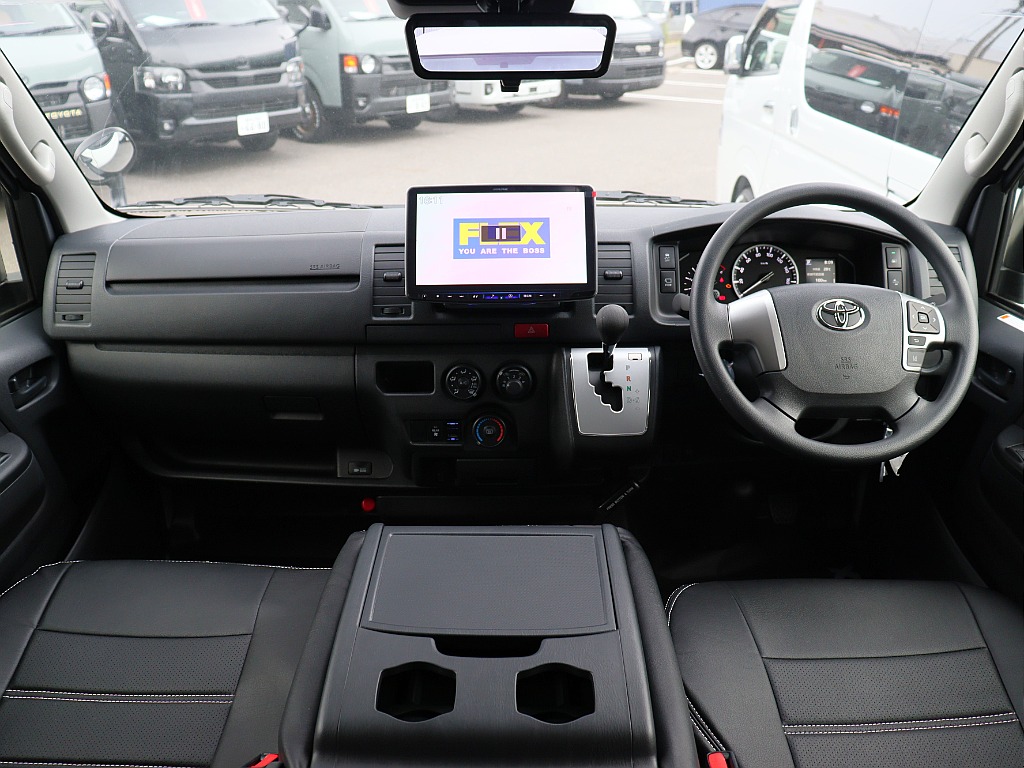 トヨタ ハイエースバン(6枚目)