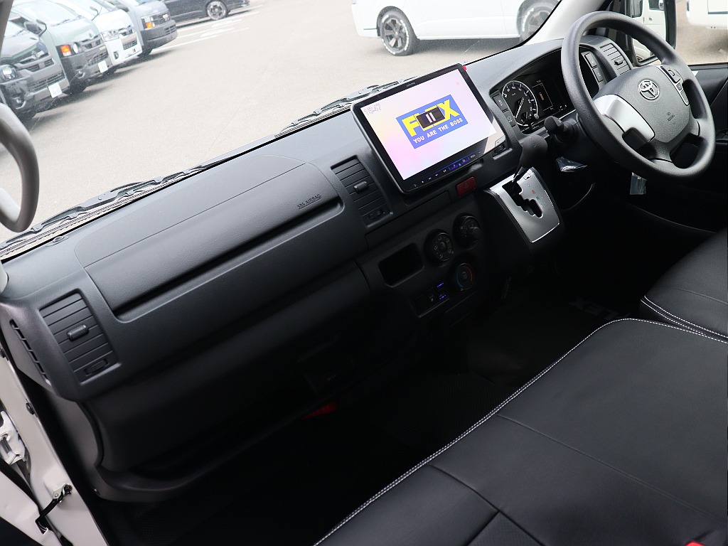 トヨタ ハイエースバン(9枚目)