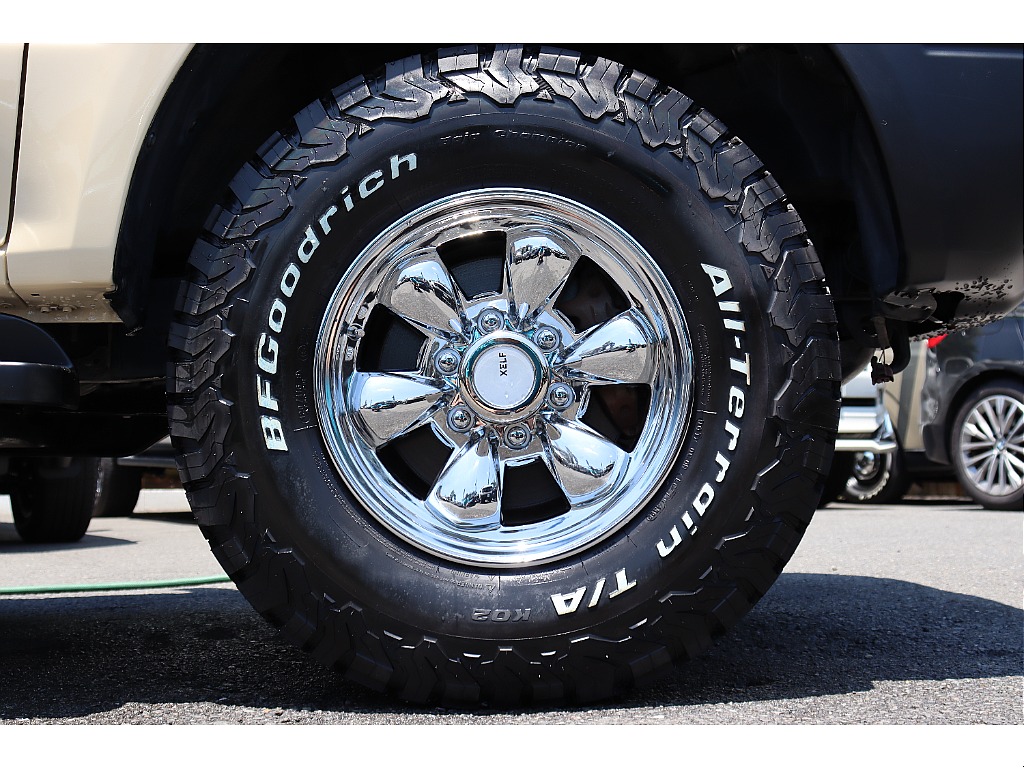 足下はBFGoodrich ATタイヤにXELFホイールを新品でインストール！