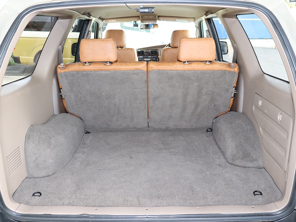 ご覧の通り広々とした荷室となっておりますので、普段使いでも大活躍！